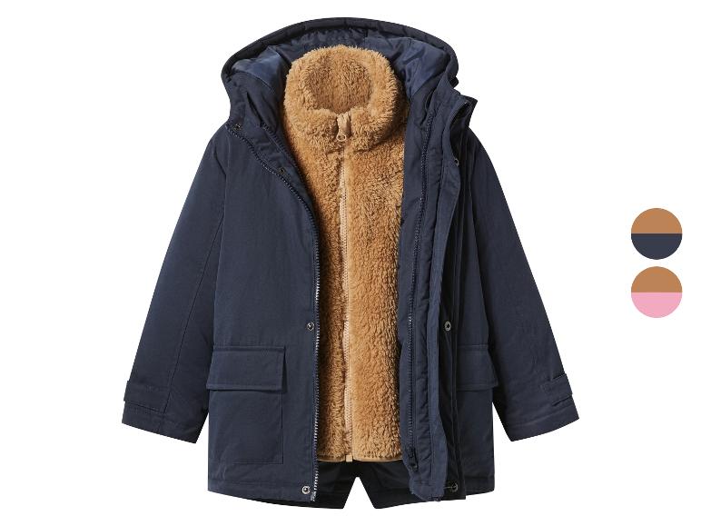 Parka bleu foncé à capuche avec doublure en peluche marron.