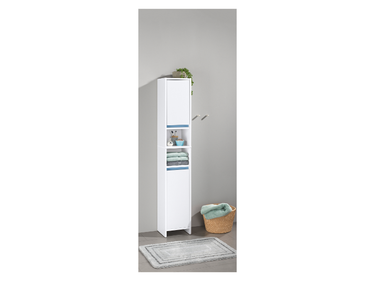 Armoire de salle de bain blanche avec étagères et détails bleus.