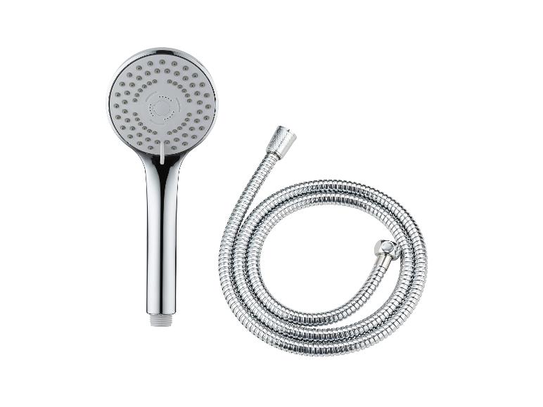 Pomme de douche et flexible chromés.