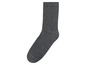 Une chaussette grise pour homme.