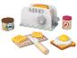 Jouets en bois pour le petit-déjeuner : grille-pain, couteau, pain, œuf et pots de confiture.