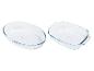 Deux plats Pyrex en verre : un ovale et un rectangulaire.