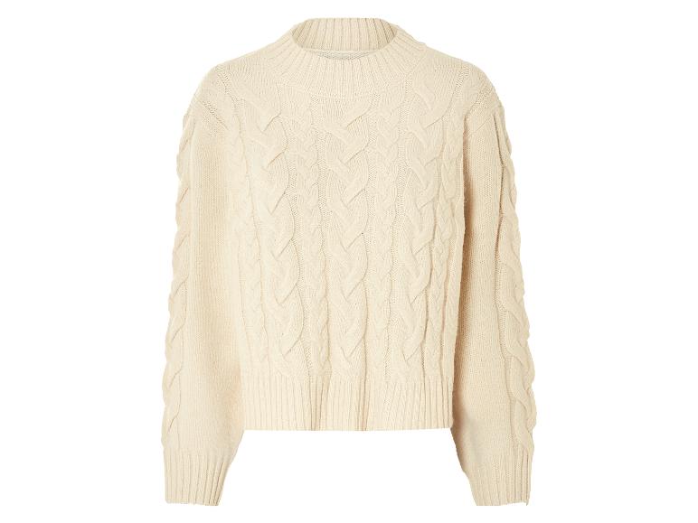 Pull beige en maille torsadée.