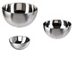 Trois bols en argent de tailles différentes.