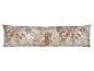 Long oreiller avec un motif floral dans les tons rose et beige.