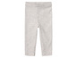 Leggings grises en tricot pour bébé.