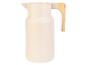 Carafe isotherme beige avec poignée en bambou.