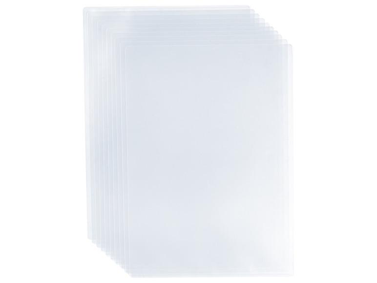 Une pile de pochettes à documents en plastique transparent.