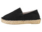 Une espadrille noire avec une semelle en jute.