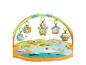 Tapis d'éveil 3D Fehn avec arche de jeux et peluches suspendues.
