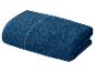 Serviette en coton bleu marine pliée avec motif décoratif.