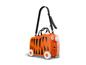 Une valise orange à imprimé tigre pour enfants avec des roues.