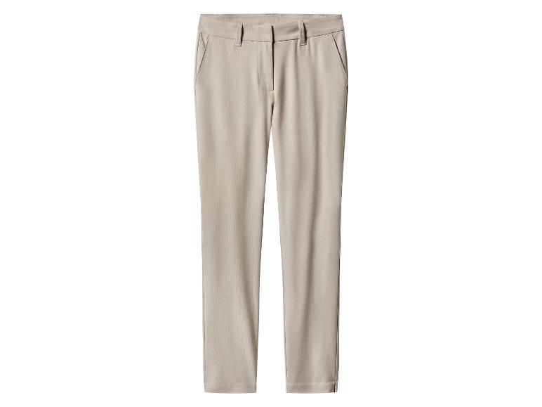 Un pantalon femme beige clair avec une coupe droite et des poches latérales.