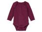 Un body bébé à manches longues de couleur bordeaux.