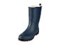 Une botte en caoutchouc bleu marine.