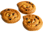 Trois pains aux raisins dorés sur fond noir.