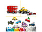 Ensemble LEGO avec un bus à impériale rouge, un bulldozer jaune et plusieurs voitures