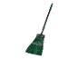 Balai de jardin vert avec manche noir et trou de suspension rouge