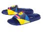 Claquettes Lidl Trek bleues et jaunes.