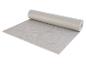 Un tapis de yoga gris de Crivit, enroulé.