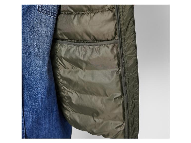 Veste matelassée kaki avec poche intérieure visible.