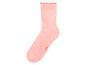 Chaussette côtelée rose clair unique avec bord volanté et taille.