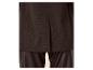 Gros plan d'une veste marron foncé avec un pli au dos et d'un pantalon en cuir noir.