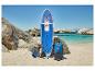 Ensemble de paddleboard gonflable avec pagaie, pompe et sac à dos sur une plage de sable.