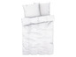 Une housse de couette blanche avec un motif géométrique et deux taies d'oreiller assorties.