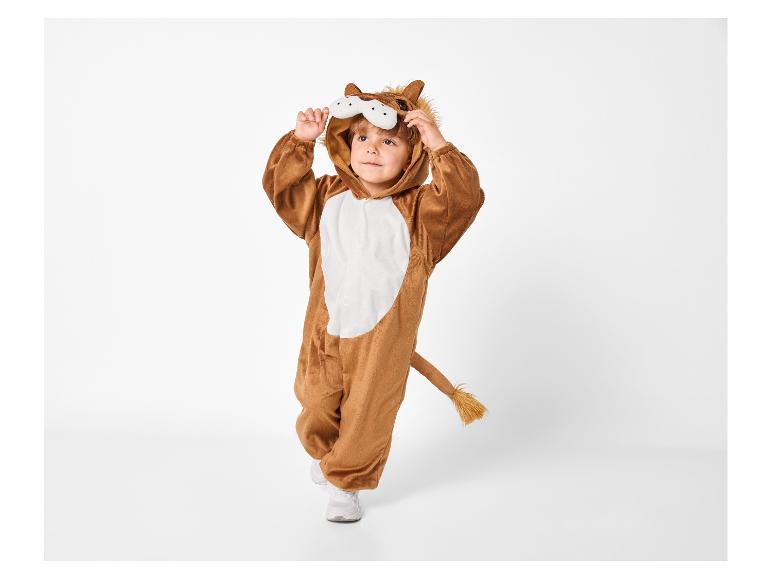 Tout-petit dans un costume de lion marron et blanc avec une queue et une capuche à oreilles.