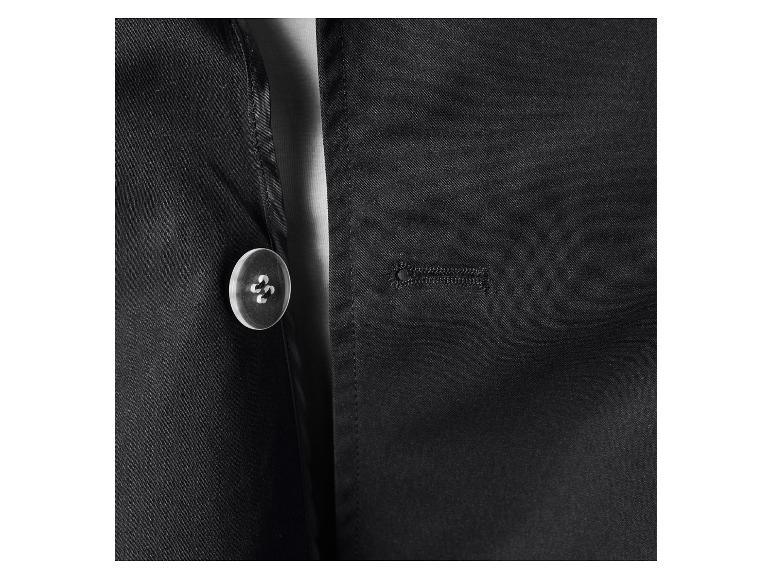 Veste noire avec bouton et détails.