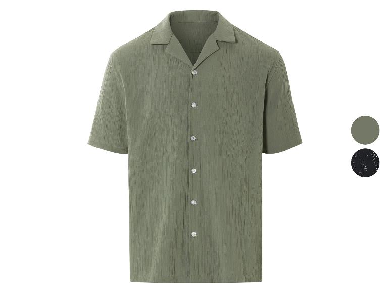 Chemise à manches courtes vert olive et noire, style décontracté.