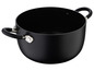 Une casserole noire avec un fond rond et des poignées en silicone.