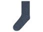 Une chaussette bleue avec une texture côtelée.
