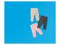 Trois leggings pour enfants : beige à cœurs, rose et gris foncé.