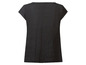 T-shirt noir à manches courtes.