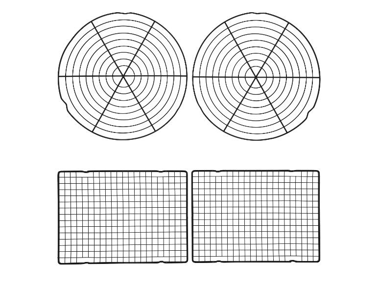 Deux grilles rondes et deux rectangulaires pour refroidir les pâtisseries.