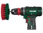Perceuse-visseuse Parkside et brosse rotative pour le nettoyage.