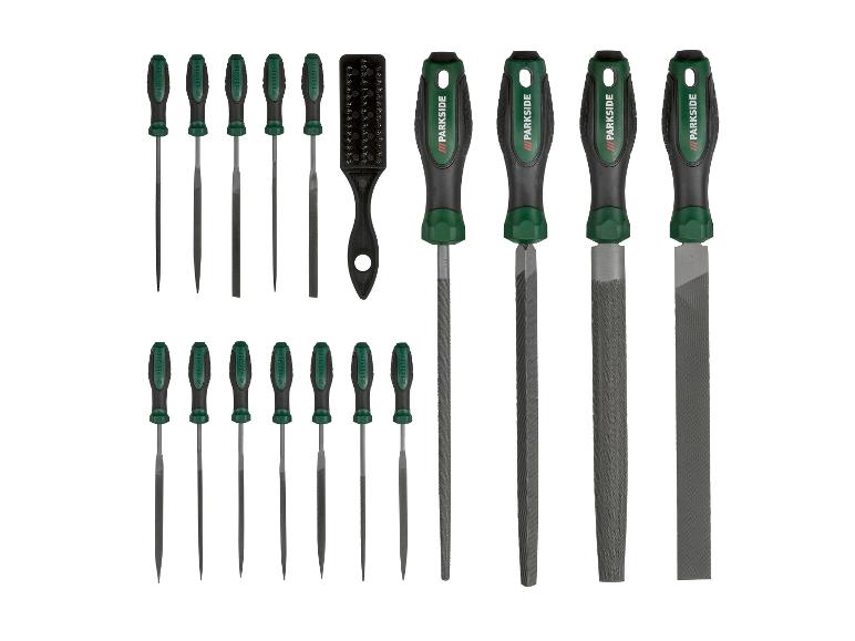 Ensemble de limes et râpes avec poignées ergonomiques, incluant une brosse de nettoyage.
