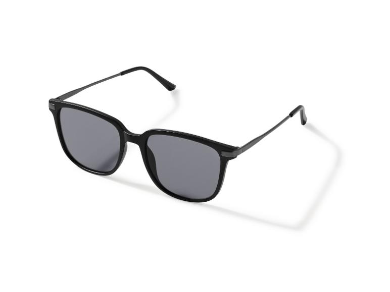 Lunettes de soleil noires avec verres foncés et branches fines