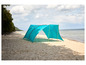 Une tente de plage turquoise sur le sable