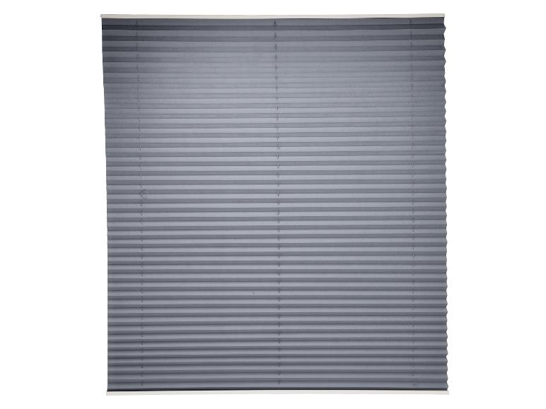 Store plissé gris avec cordons verticaux, vue de face.