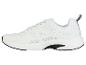 Sneakers blanches avec des empiècements en mesh.