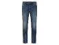 Un jean bleu pour homme.