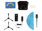 Accessoires pour un robot aspirateur, y compris une station de charge, deux brosses latérales et une serpillière.