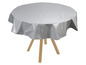 Une nappe grise sur une table ronde en bois.