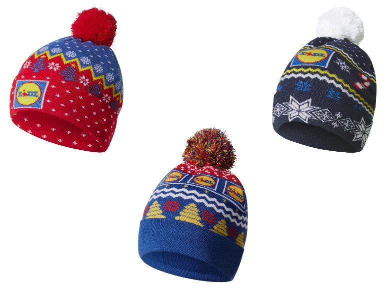 Trois bonnets tricotés Lidl avec pompons et motifs de Noël.