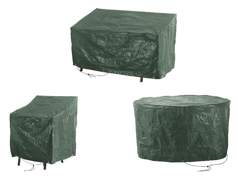 Trois housses de protection vertes pour meubles de jardin : une rectangulaire, une carrée et une ronde.