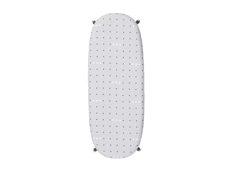 Table à repasser avec housse à pois blancs et gris