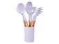 Ustensiles de cuisine lilas avec des poignées en bois dans un support lila.